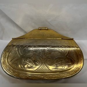 Gold metal hand purse from 1940’s to 50’s in great condition